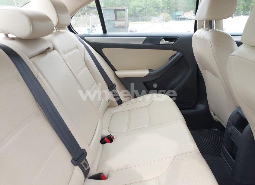 Photo 8 of 2017 Volkswagen Jetta 1.4T SE (VIN 3VWB67AJ0HM212619)