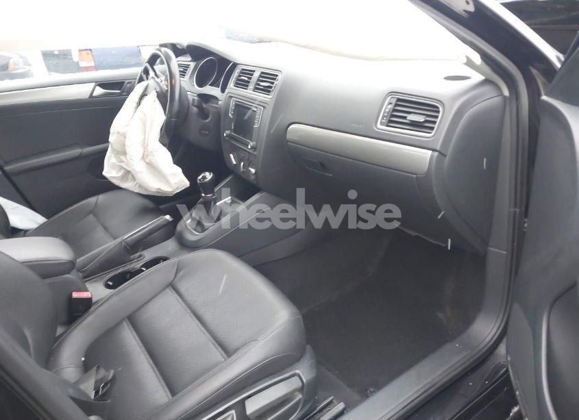 Photo 5 of 2017 Volkswagen Jetta 1.4T SE (VIN 3VWB67AJ1HM220857)