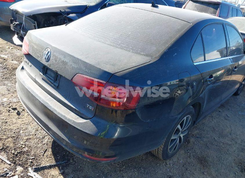 Photo 4 of 2017 Volkswagen Jetta 1.4T SE (VIN 3VWB67AJ1HM267208)