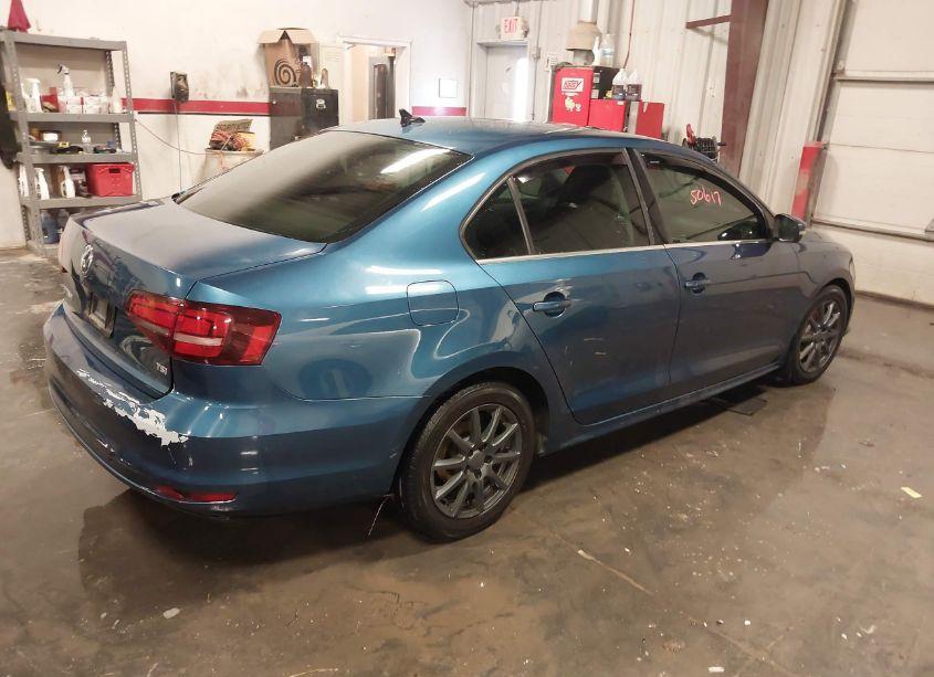 Photo 4 of 2017 Volkswagen Jetta 1.4T SE (VIN 3VWB67AJ1HM330937)