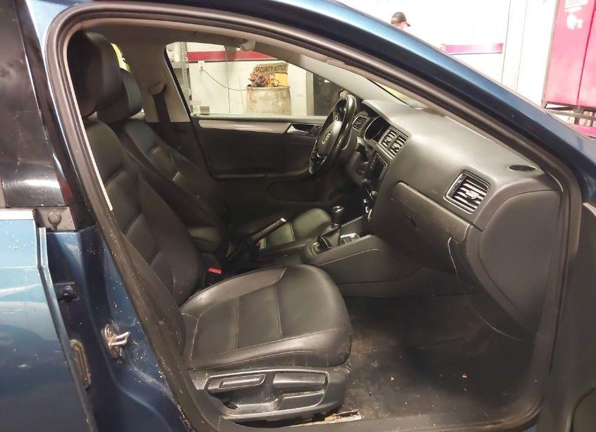 Photo 5 of 2017 Volkswagen Jetta 1.4T SE (VIN 3VWB67AJ1HM330937)