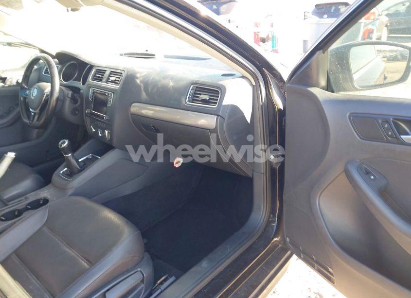 Photo 5 of 2017 Volkswagen Jetta 1.4T SE (VIN 3VWB67AJ2HM287760)