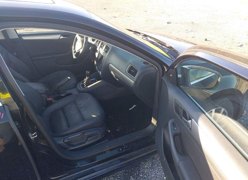 Photo 5 of 2017 Volkswagen Jetta 1.4T SE (VIN 3VWB67AJ2HM298211)