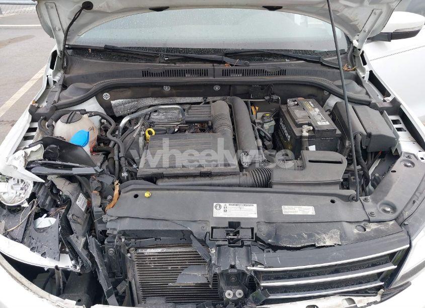 Photo 10 of 2017 Volkswagen Jetta 1.4T SE (VIN 3VWB67AJ2HM332213)