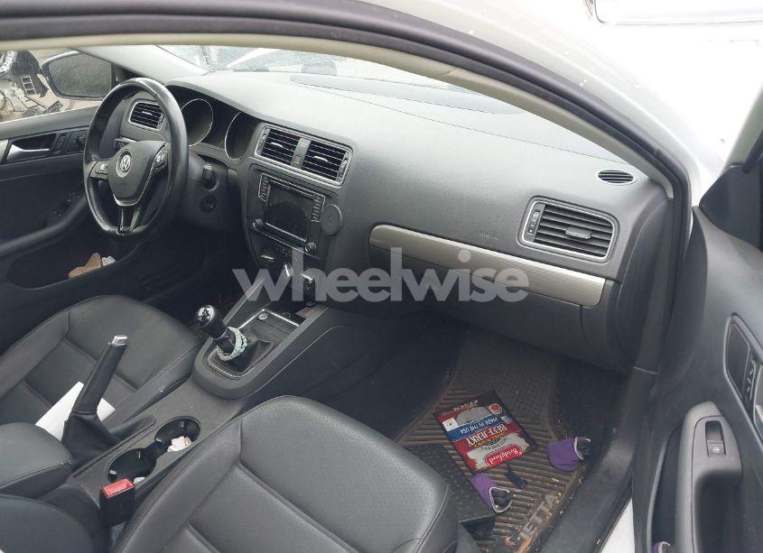 Photo 5 of 2017 Volkswagen Jetta 1.4T SE (VIN 3VWB67AJ2HM332213)