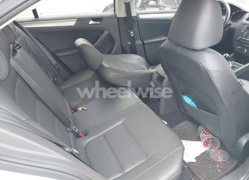 Photo 8 of 2017 Volkswagen Jetta 1.4T SE (VIN 3VWB67AJ2HM332213)