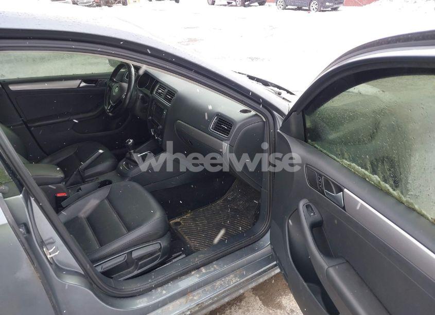 Photo 5 of 2017 Volkswagen Jetta 1.4T SE (VIN 3VWB67AJ3HM317042)