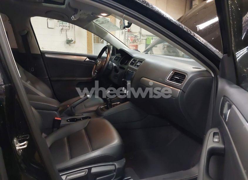 Photo 5 of 2017 Volkswagen Jetta 1.4T SE (VIN 3VWB67AJ4HM203907)