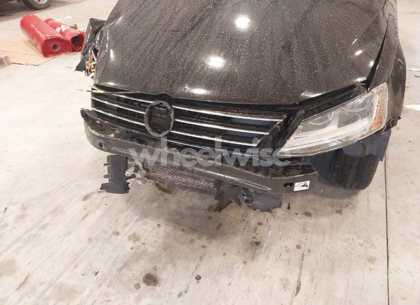 Photo 6 of 2017 Volkswagen Jetta 1.4T SE (VIN 3VWB67AJ4HM303036)