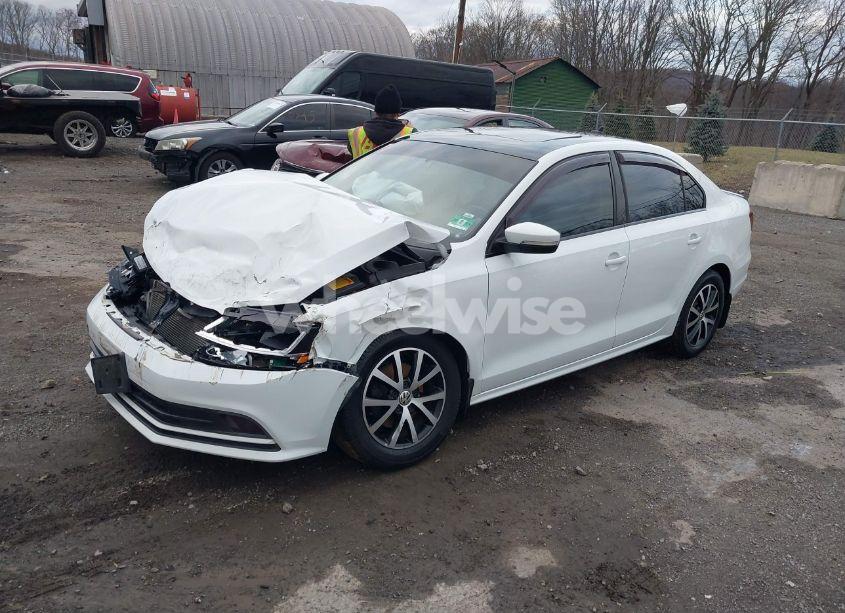 Photo 2 of 2017 Volkswagen Jetta 1.4T SE (VIN 3VWB67AJ4HM326218)