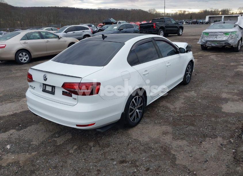 Photo 4 of 2017 Volkswagen Jetta 1.4T SE (VIN 3VWB67AJ4HM326218)