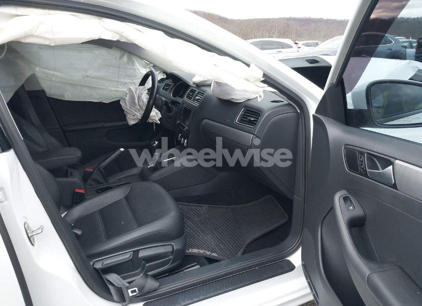 Photo 5 of 2017 Volkswagen Jetta 1.4T SE (VIN 3VWB67AJ4HM326218)