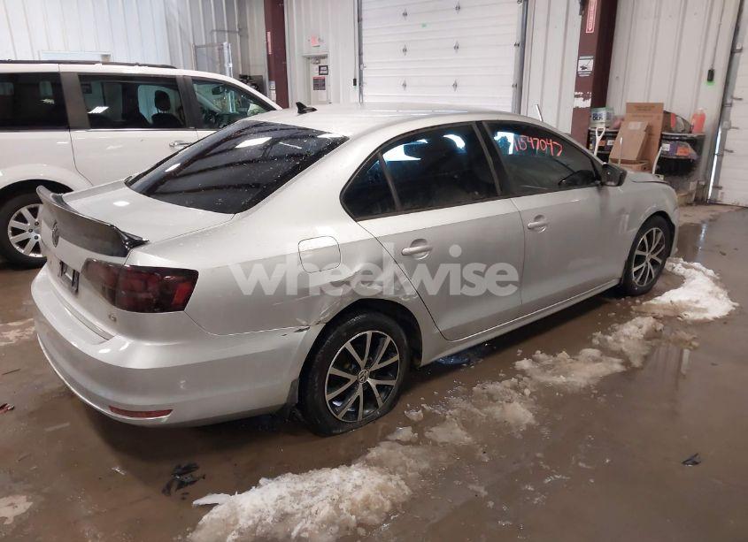 Photo 4 of 2016 Volkswagen Jetta 1.4T SE (VIN 3VWB67AJ5GM294149)