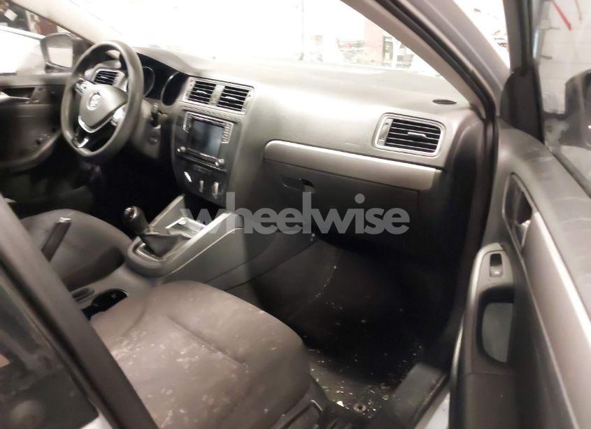 Photo 5 of 2016 Volkswagen Jetta 1.4T SE (VIN 3VWB67AJ5GM294149)