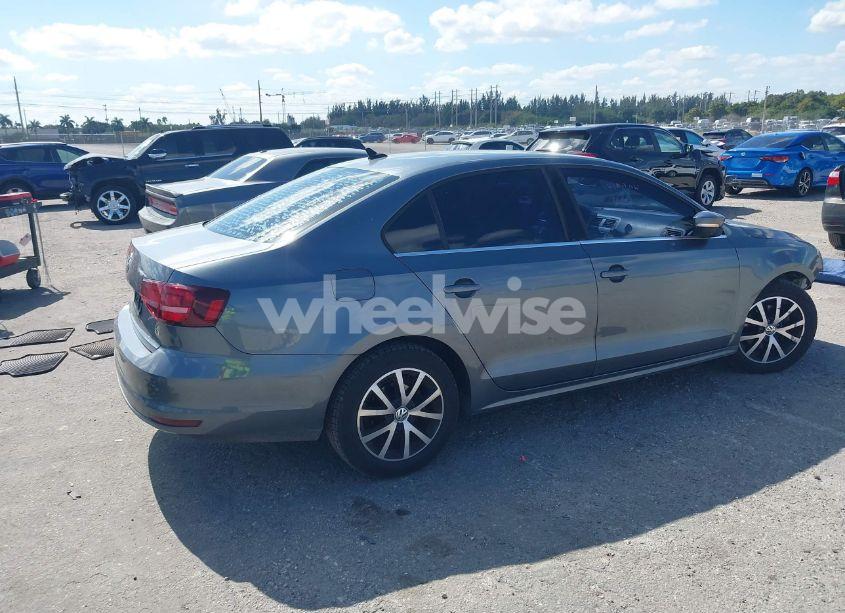 Photo 4 of 2017 Volkswagen Jetta 1.4T SE (VIN 3VWB67AJ5HM277501)