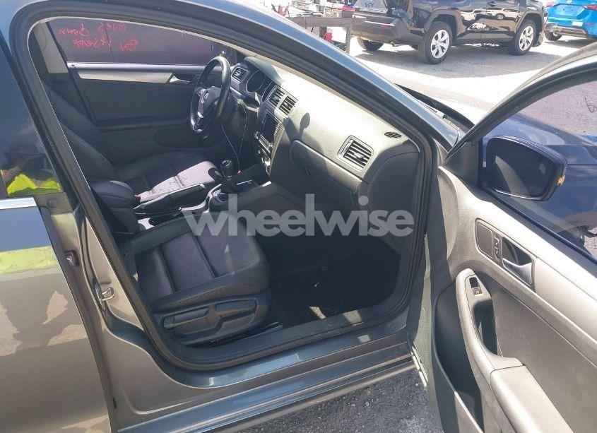 Photo 5 of 2017 Volkswagen Jetta 1.4T SE (VIN 3VWB67AJ5HM277501)