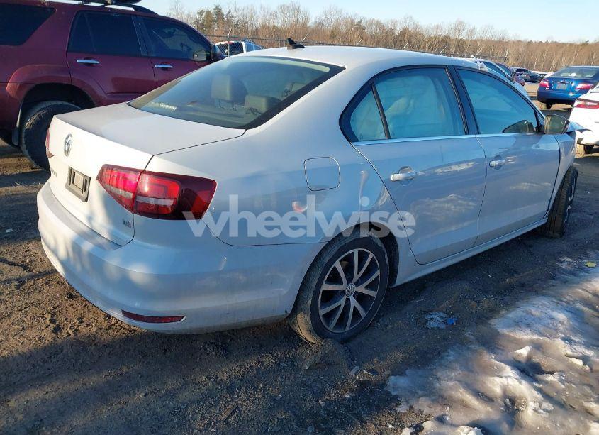 Photo 4 of 2017 Volkswagen Jetta 1.4T SE (VIN 3VWB67AJ6HM339729)