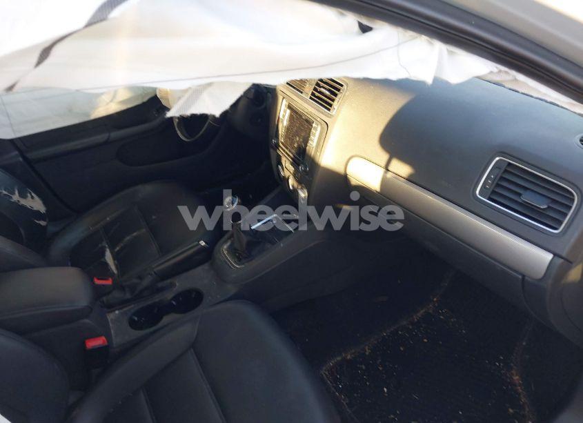 Photo 5 of 2017 Volkswagen Jetta 1.4T SE (VIN 3VWB67AJ6HM339729)