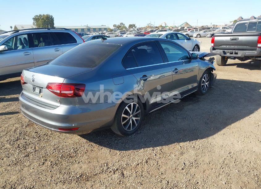 Photo 4 of 2017 Volkswagen Jetta 1.4T SE (VIN 3VWB67AJ6HM398585)