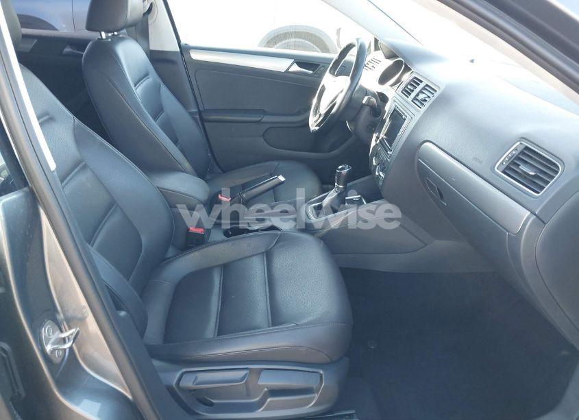 Photo 5 of 2017 Volkswagen Jetta 1.4T SE (VIN 3VWB67AJ6HM398585)