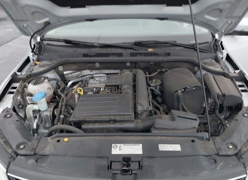 Photo 10 of 2017 Volkswagen Jetta 1.4T SE (VIN 3VWB67AJ6HM401520)