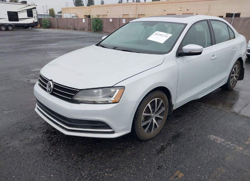 Photo 2 of 2017 Volkswagen Jetta 1.4T SE (VIN 3VWB67AJ6HM401520)