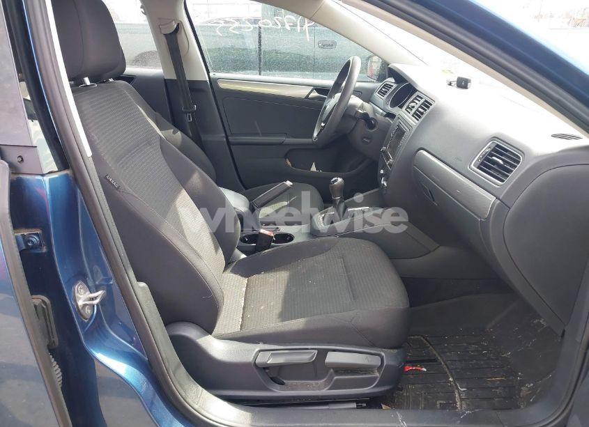 Photo 5 of 2016 Volkswagen Jetta 1.4T SE (VIN 3VWB67AJ7GM402593)