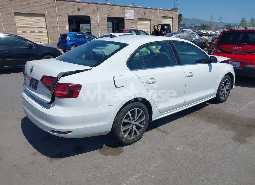 Photo 4 of 2017 Volkswagen Jetta 1.4T SE (VIN 3VWB67AJ7HM296762)