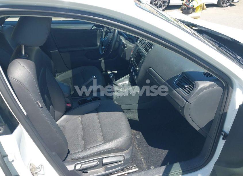 Photo 5 of 2017 Volkswagen Jetta 1.4T SE (VIN 3VWB67AJ7HM296762)