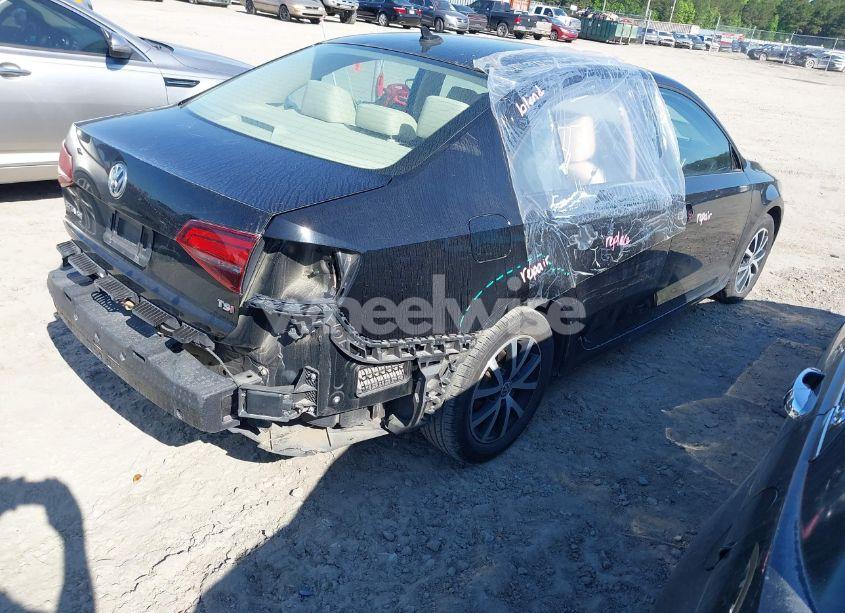 Photo 4 of 2017 Volkswagen Jetta 1.4T SE (VIN 3VWB67AJ8HM230530)