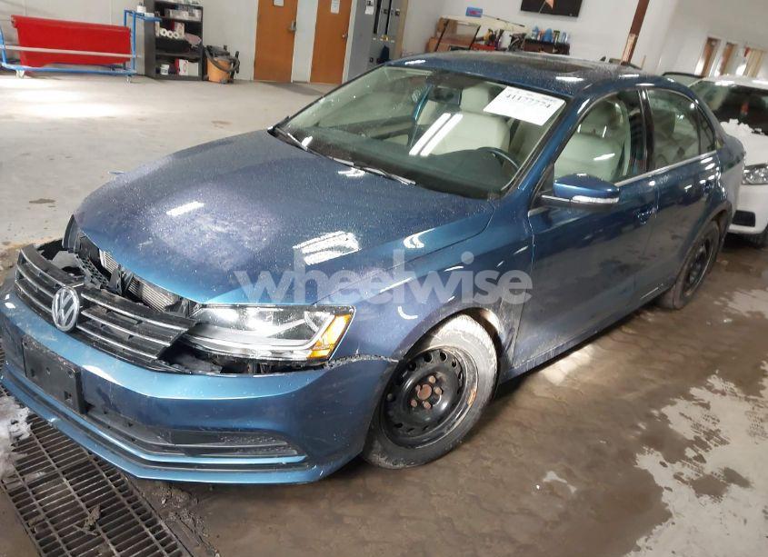 Photo 2 of 2017 Volkswagen Jetta 1.4T SE (VIN 3VWB67AJ8HM317537)