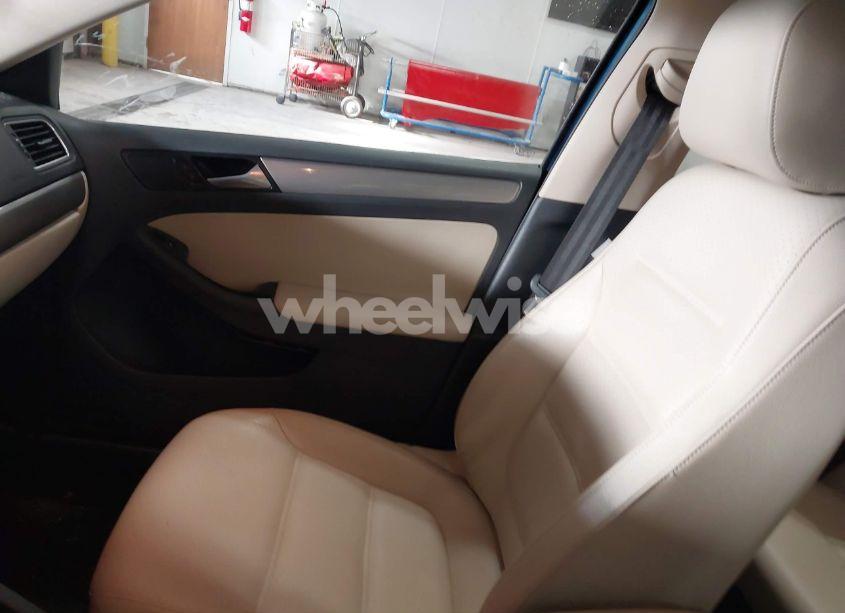 Photo 5 of 2017 Volkswagen Jetta 1.4T SE (VIN 3VWB67AJ8HM317537)