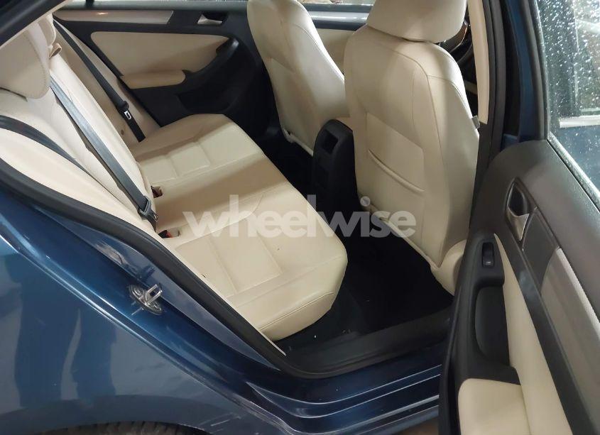 Photo 8 of 2017 Volkswagen Jetta 1.4T SE (VIN 3VWB67AJ8HM317537)