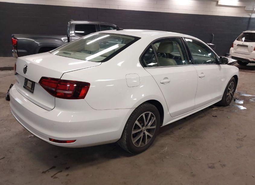 Photo 4 of 2017 Volkswagen Jetta 1.4T SE (VIN 3VWB67AJ8HM319482)