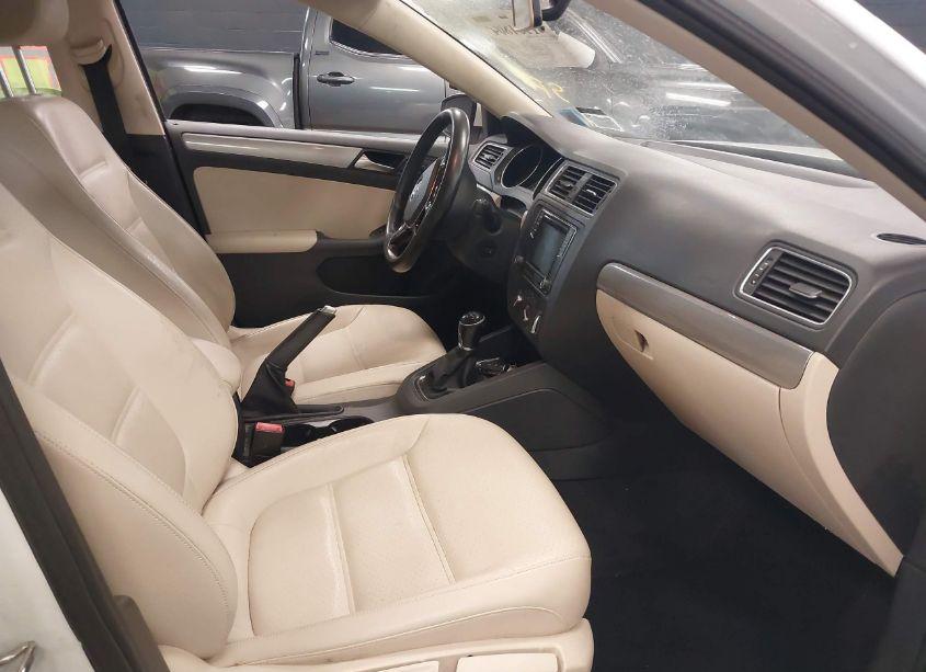 Photo 5 of 2017 Volkswagen Jetta 1.4T SE (VIN 3VWB67AJ8HM319482)