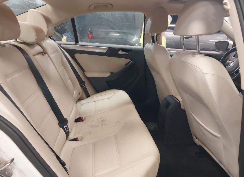 Photo 8 of 2017 Volkswagen Jetta 1.4T SE (VIN 3VWB67AJ8HM319482)