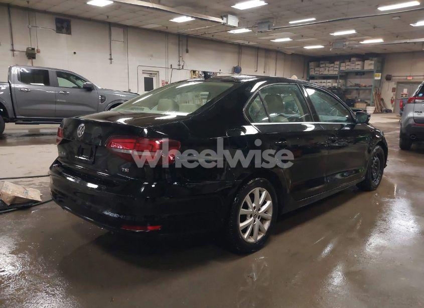 Photo 4 of 2017 Volkswagen Jetta 1.4T SE (VIN 3VWB67AJ9HM302416)