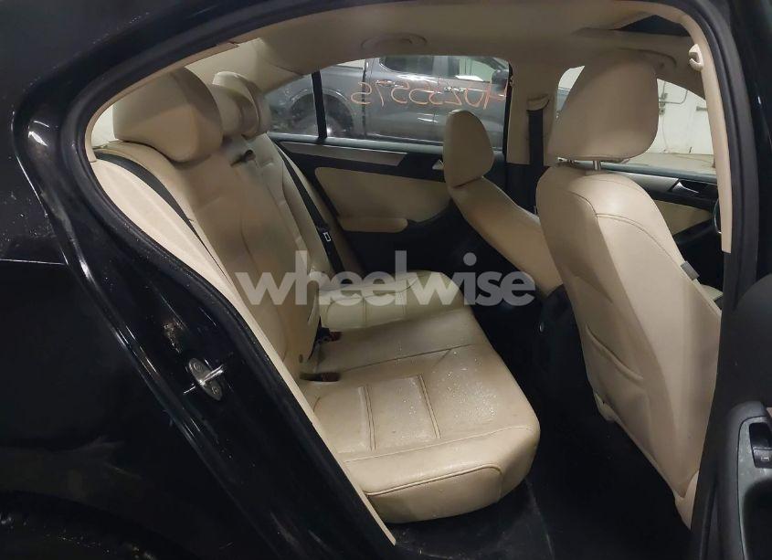 Photo 8 of 2017 Volkswagen Jetta 1.4T SE (VIN 3VWB67AJ9HM302416)