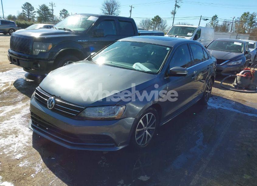 Photo 2 of 2017 Volkswagen Jetta 1.4T SE (VIN 3VWB67AJXHM280992)
