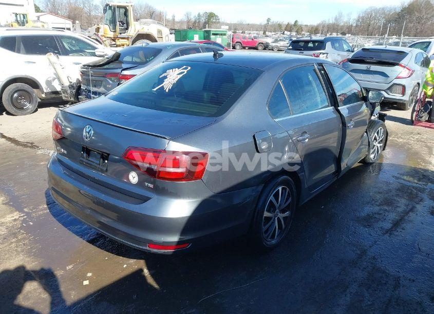 Photo 4 of 2017 Volkswagen Jetta 1.4T SE (VIN 3VWB67AJXHM280992)