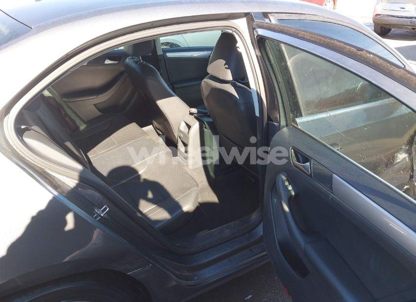 Photo 8 of 2017 Volkswagen Jetta 1.4T SE (VIN 3VWB67AJXHM280992)