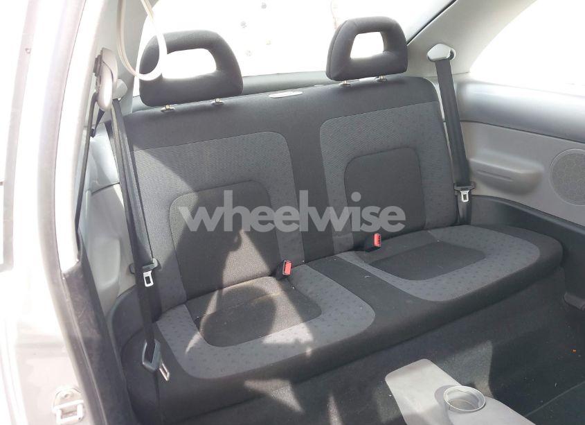 Photo 8 of 2000 Volkswagen New BEETLE GL (VIN 3VWBA21CXYM405122)