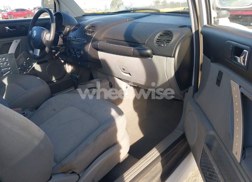 Photo 5 of 1998 Volkswagen New BEETLE (VIN 3VWBB61C6WM018598)