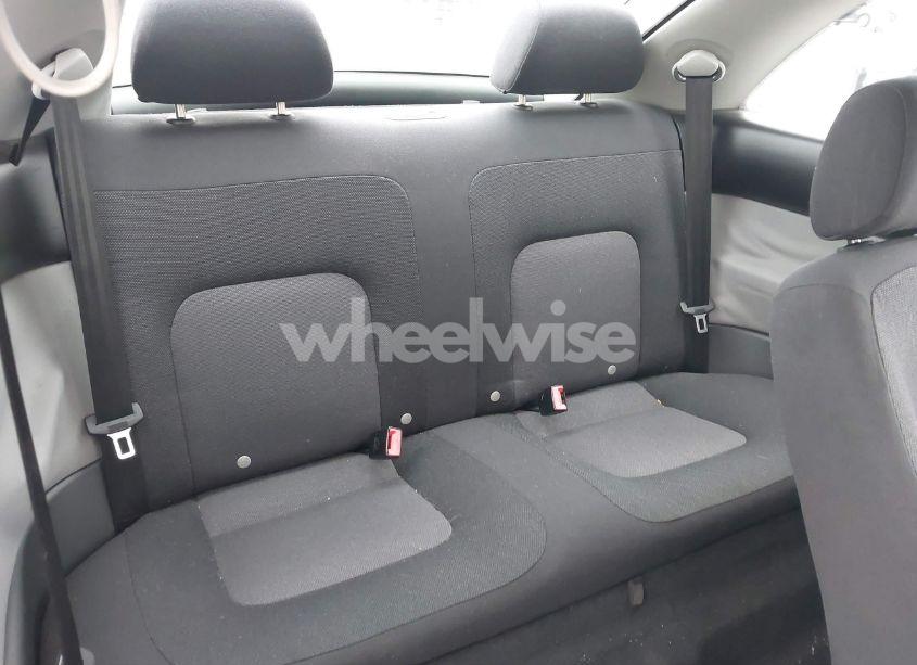 Photo 8 of 2003 Volkswagen New BEETLE GL (VIN 3VWBK21C33M403802)