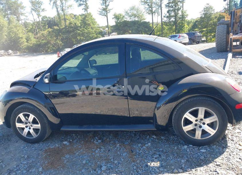 Photo 14 of 2005 Volkswagen New BEETLE GL (VIN 3VWBK31C25M413925)