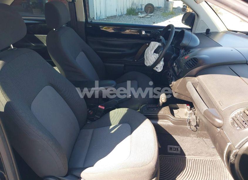 Photo 5 of 2005 Volkswagen New BEETLE GL (VIN 3VWBK31C25M413925)