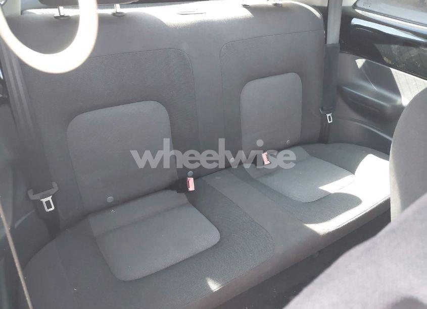 Photo 8 of 2005 Volkswagen New BEETLE GL (VIN 3VWBK31C25M413925)