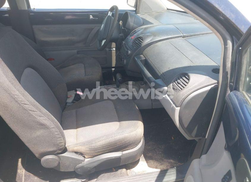 Photo 5 of 2004 Volkswagen New BEETLE GL (VIN 3VWBK31C54M412525)