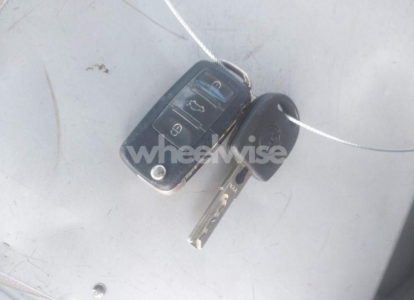 Photo 11 of 2004 Volkswagen New BEETLE GL (VIN 3VWBK31CO4M420094)