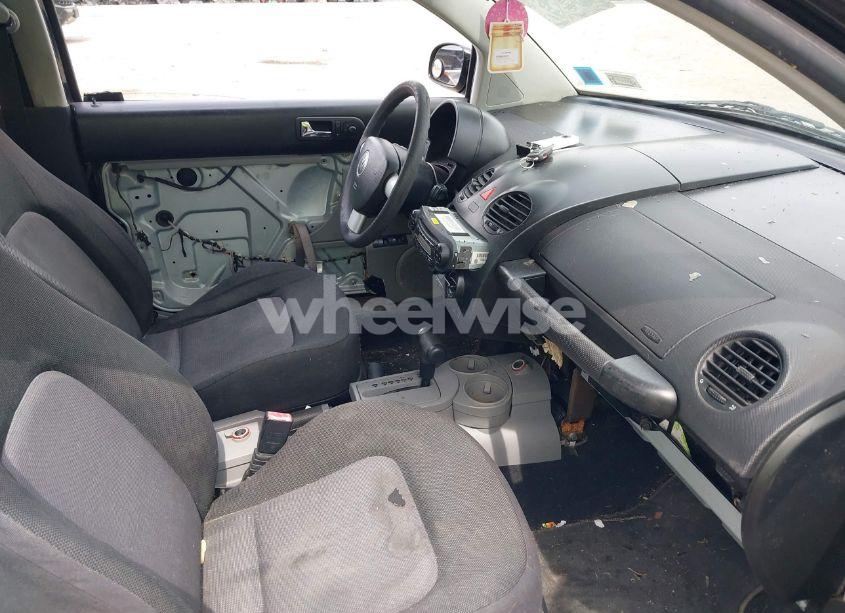 Photo 5 of 2004 Volkswagen New BEETLE GL (VIN 3VWBK31CX4M416912)